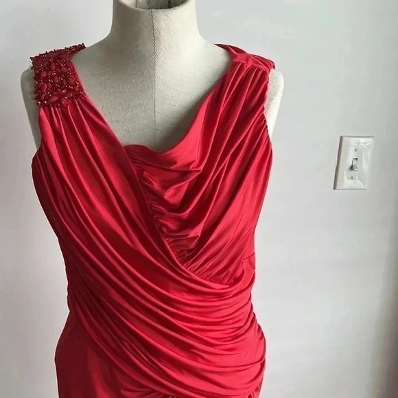 TADASHI SHOJI red gown/ formal dress size small - Picture 2 of 8